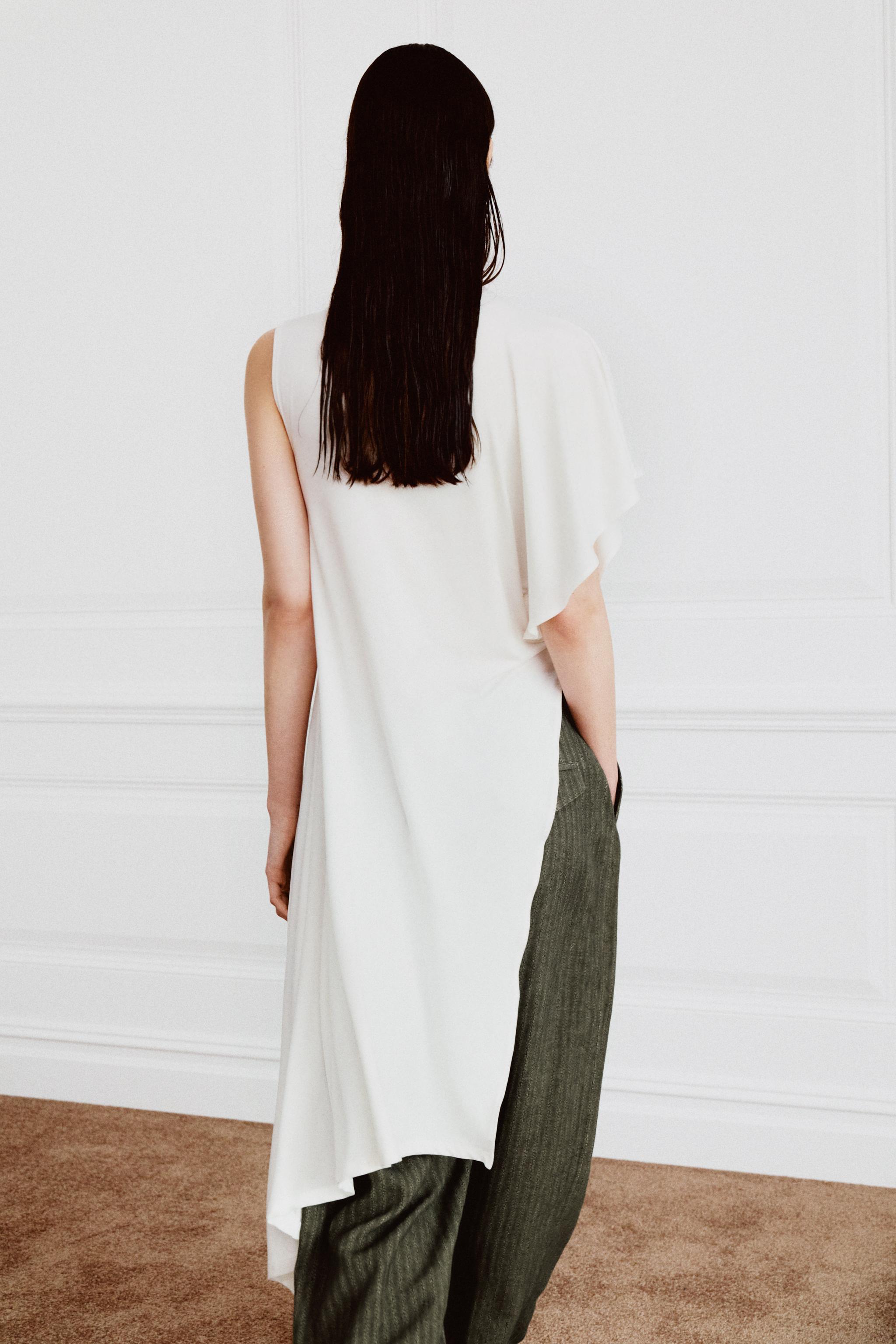 TOP ASYMÉTRIQUE DRAPÉ
